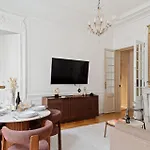 307-Suite Serbie - Superbe Appartement A Paris