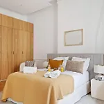 307-Suite Serbie - Superbe Appartement A Paris
