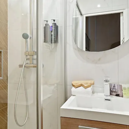 307-suite Serbie - Superbe A Paris
